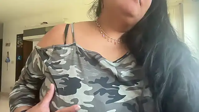 Snapshot of MashaCL chatting on 03-08-25, 12:52 MashaCL online show from 03-08-25, 12:52