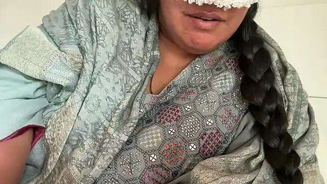 Snapshot of MashaCL chatting on 10-08-25, 09:18 MashaCL online show from 10-08-25, 09:18