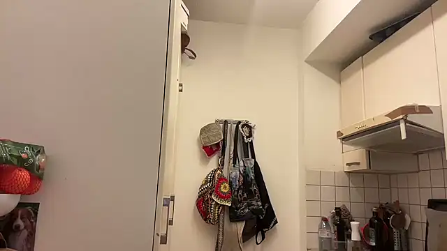 Snapshot of MashaCL chatting on 11-24-25, 10:15 MashaCL online show from 11-24-25, 10:15