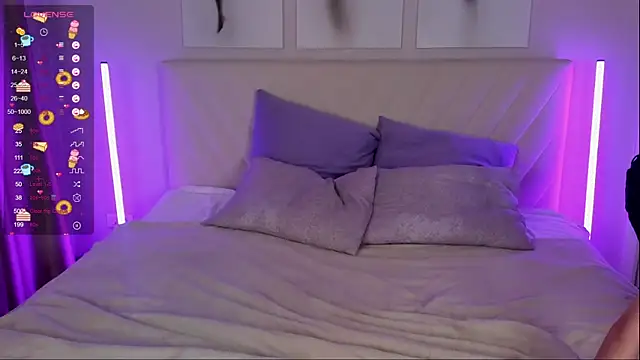 Emily Strikeee online show from 11-19-25, 10:04