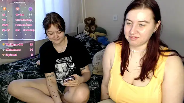 Snapshot of BettyandRich_ chatting on 03-22-25, 11:11 BettyandRich online show from 03-22-25, 11:11