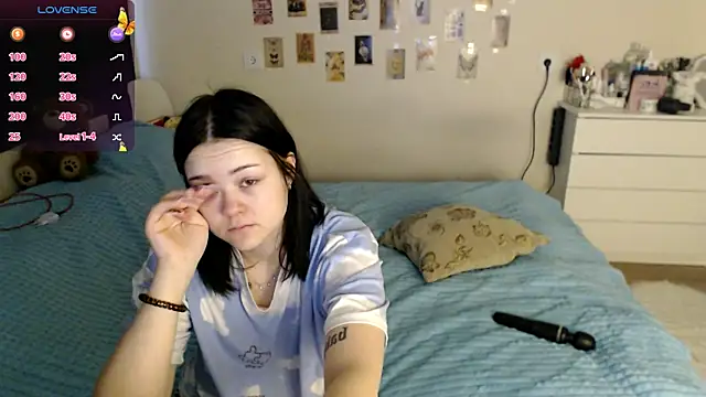 Snapshot of BettyandRich_ chatting on 10-23-25, 08:46 BettyandRich online show from 10-23-25, 08:46