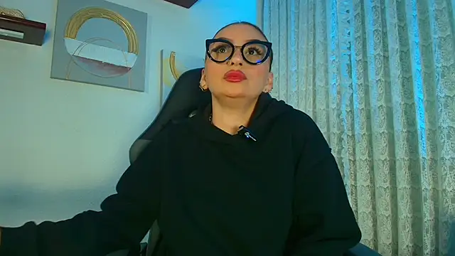 Snapshot of ArkaBella chatting on 09-22-25, 08:11 ArkaBella online show from 09-22-25, 08:11