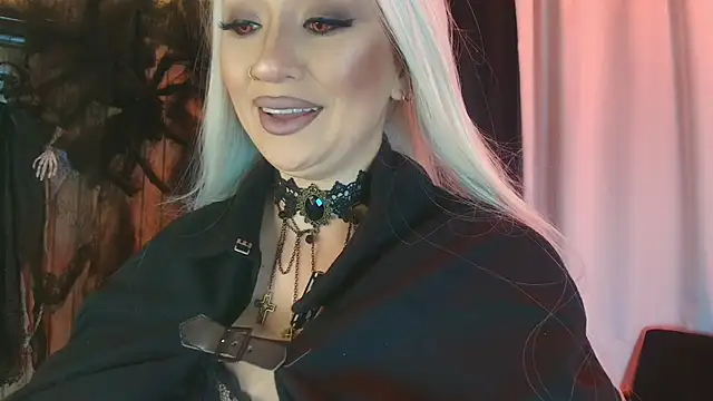 Snapshot of ArkaBella chatting on 10-31-25, 02:07 ArkaBella online show from 10-31-25, 02:07