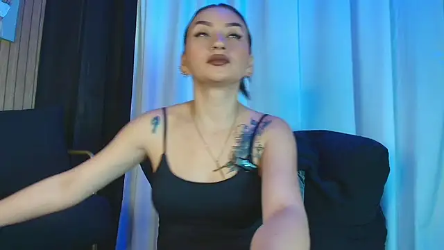 Snapshot of ArkaBella chatting on 11-15-25, 08:49 ArkaBella online show from 11-15-25, 08:49