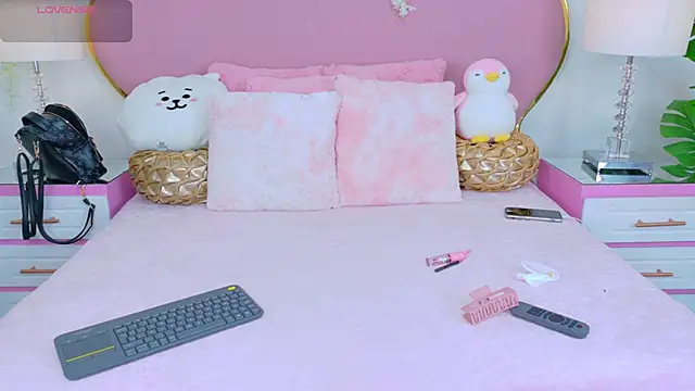 NahiaraReina online show from 10-21-25, 01:01