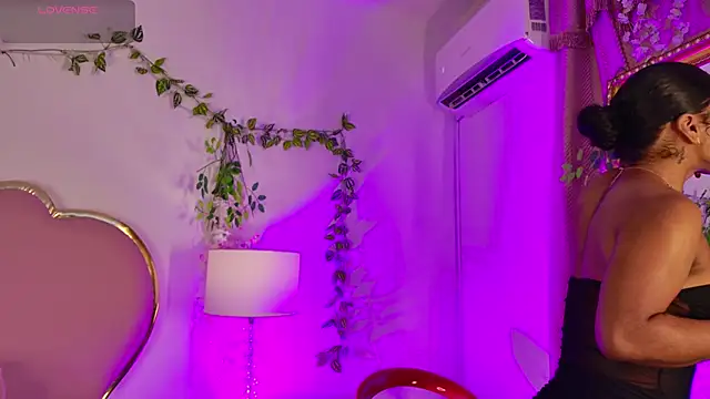 Snapshot of NahiaraReina chatting on 05-23-26, 01:48 NahiaraReina online show from 05-23-26, 01:48