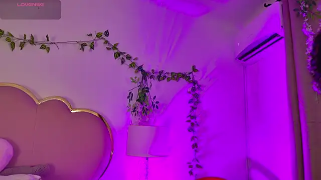 Snapshot of NahiaraReina chatting on 05-28-26, 01:52 NahiaraReina online show from 05-28-26, 01:52