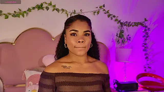 Snapshot of NahiaraReina chatting on 05-29-26, 01:42 NahiaraReina online show from 05-29-26, 01:42