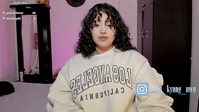 Snapshot of Ju_Kyung chatting on 12-17-24, 07:40 Ju Kyung online show from 12-17-24, 07:40