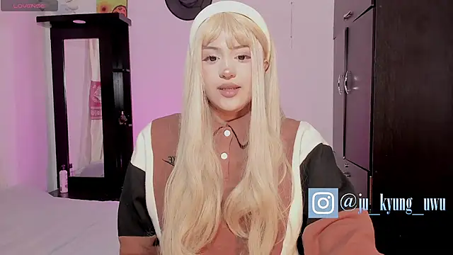 Snapshot of Ju_Kyung chatting on 12-19-24, 08:56 Ju Kyung online show from 12-19-24, 08:56