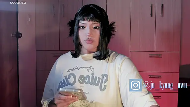 Snapshot of Ju_Kyung chatting on 01-02-25, 12:13 Ju Kyung online show from 01-02-25, 12:13