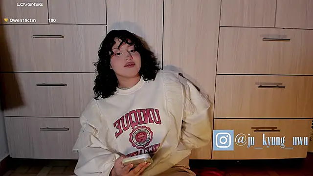 Snapshot of Ju_Kyung chatting on 01-05-25, 12:52 Ju Kyung online show from 01-05-25, 12:52