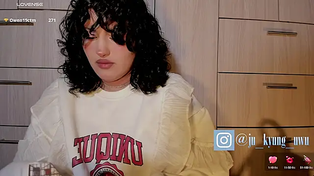 Snapshot of Ju_Kyung chatting on 01-05-25, 03:53 Ju Kyung online show from 01-05-25, 03:53