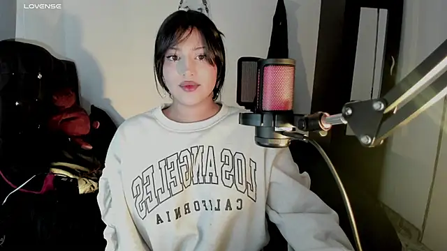 Snapshot of Ju_Kyung chatting on 03-07-25, 06:35 Ju Kyung online show from 03-07-25, 06:35