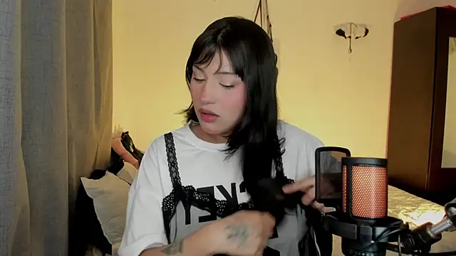 Snapshot of Ju_Kyung chatting on 09-13-25, 12:32 Ju Kyung online show from 09-13-25, 12:32