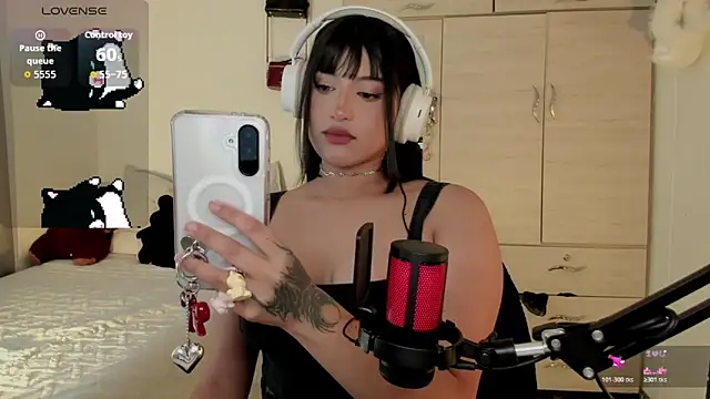 Snapshot of Ju_Kyung chatting on 10-26-25, 01:33 Ju Kyung online show from 10-26-25, 01:33