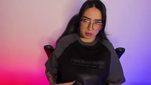 AnnikaMerliahh  online show from 10-14-25, 04:13