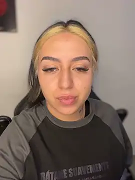 Snapshot of AnnikaMerliahh_ chatting on 10-31-25, 09:16 AnnikaMerliahh online show from 10-31-25, 09:16