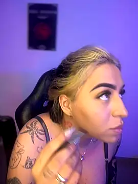 Snapshot of AnnikaMerliahh_ chatting on 11-14-25, 03:16 AnnikaMerliahh online show from 11-14-25, 03:16