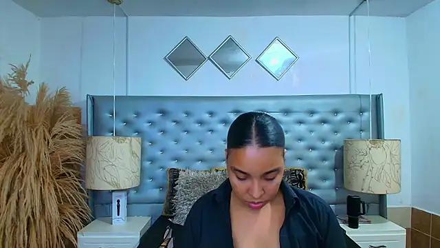 EileenBenzon online show from 11-18-25, 02:54