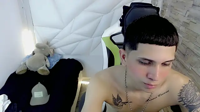 Snapshot of Brayan_lopezz chatting on 02-03-25, 03:59 Brayan lopezz online show from 02-03-25, 03:59