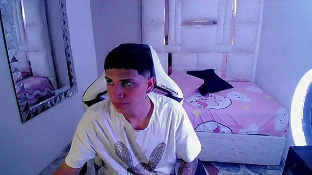 Snapshot of Brayan_lopezz chatting on 03-19-25, 12:45 Brayan lopezz online show from 03-19-25, 12:45