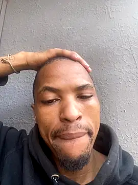 Snapshot of BlueIceCube chatting on 11-19-25, 01:55 BlueIceCube online show from 11-19-25, 01:55