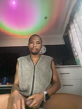 Snapshot of BlueIceCube chatting on 11-28-25, 05:32 BlueIceCube online show from 11-28-25, 05:32