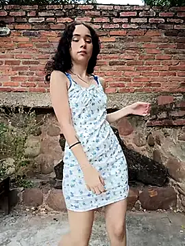 sweet outdoor charm online show from 03-04-26, 07:53