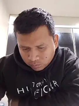 Snapshot of zeta29 chatting on 10-20-25, 04:02 zeta29 online show from 10-20-25, 04:02