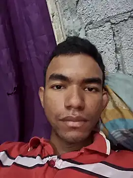 Snapshot of Reynold2608 chatting on 11-21-25, 01:32 Reynold2608 online show from 11-21-25, 01:32