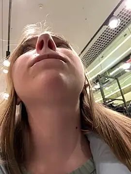 Snapshot of Sunny___Bunny chatting on 12-16-24, 01:11 Sunny Bunny online show from 12-16-24, 01:11