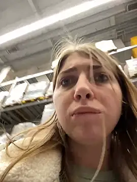 Snapshot of Sunny___Bunny chatting on 01-01-25, 04:18 Sunny Bunny online show from 01-01-25, 04:18