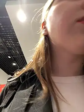 Snapshot of Sunny___Bunny chatting on 02-22-25, 02:19 Sunny Bunny online show from 02-22-25, 02:19