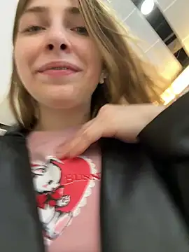 Snapshot of Sunny___Bunny chatting on 02-28-25, 05:15 Sunny Bunny online show from 02-28-25, 05:15