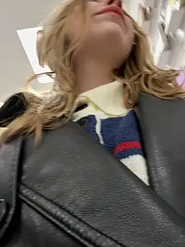 Snapshot of Sunny___Bunny chatting on 03-08-25, 02:08 Sunny Bunny online show from 03-08-25, 02:08