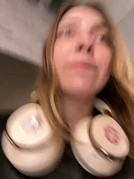 Snapshot of Sunny___Bunny chatting on 03-13-25, 05:50 Sunny Bunny online show from 03-13-25, 05:50