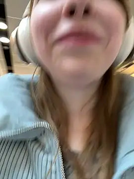 Snapshot of Sunny___Bunny chatting on 03-17-25, 02:01 Sunny Bunny online show from 03-17-25, 02:01