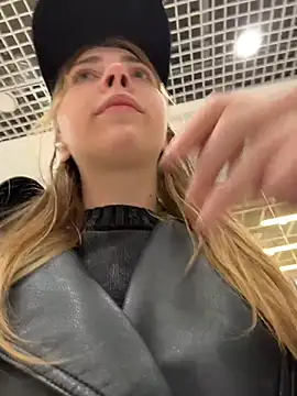 Snapshot of Sunny___Bunny chatting on 09-26-25, 08:29 Sunny Bunny online show from 09-26-25, 08:29