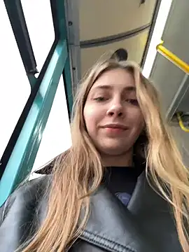 Snapshot of Sunny___Bunny chatting on 11-02-25, 01:02 Sunny Bunny online show from 11-02-25, 01:02