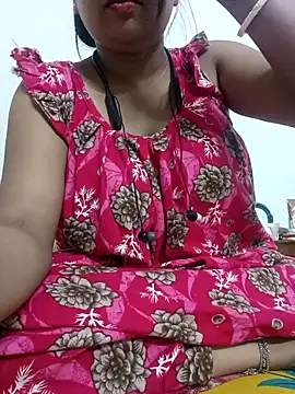 Snapshot of Priya_2222 chatting on 10-18-25, 07:03 Priya 2222 online show from 10-18-25, 07:03