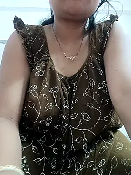 Snapshot of Priya_2222 chatting on 04-15-26, 07:58 Priya 2222 online show from 04-15-26, 07:58