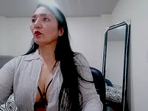 Snapshot of Hanna-33 chatting on 09-10-25, 08:09 Hanna-33 online show from 09-10-25, 08:09