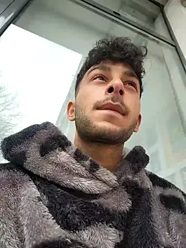 Snapshot of Iulianmarius12 chatting on 03-03-25, 11:33 Iulianmarius12 online show from 03-03-25, 11:33