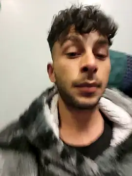 Snapshot of Iulianmarius12 chatting on 03-18-25, 09:53 Iulianmarius12 online show from 03-18-25, 09:53