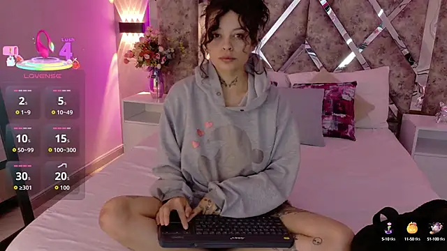 Snapshot of KatherineGomez chatting on 10-15-25, 02:01 KatherineGomez online show from 10-15-25, 02:01