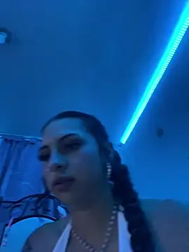 Hilary pinkk online show from 01-14-25, 03:43