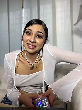 Hilary pinkk online show from 01-17-25, 08:44