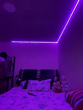 Hilary pinkk online show from 01-21-25, 03:26